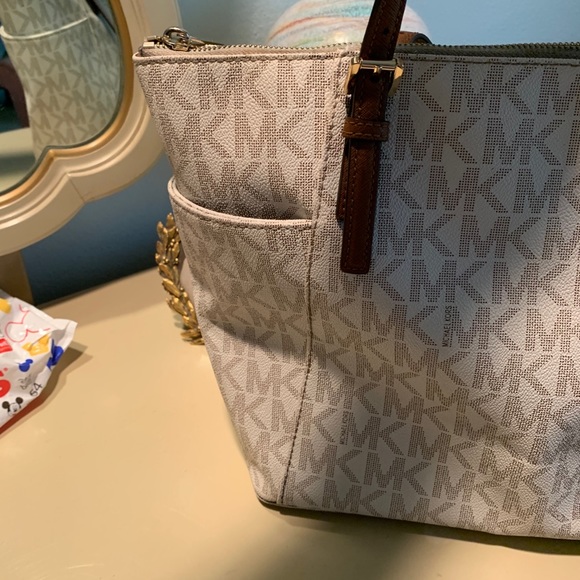 ⭐️MICHAEL KORS SIGNATURE JET SET TOTE BAG⭐️ - Picture 2 of 9